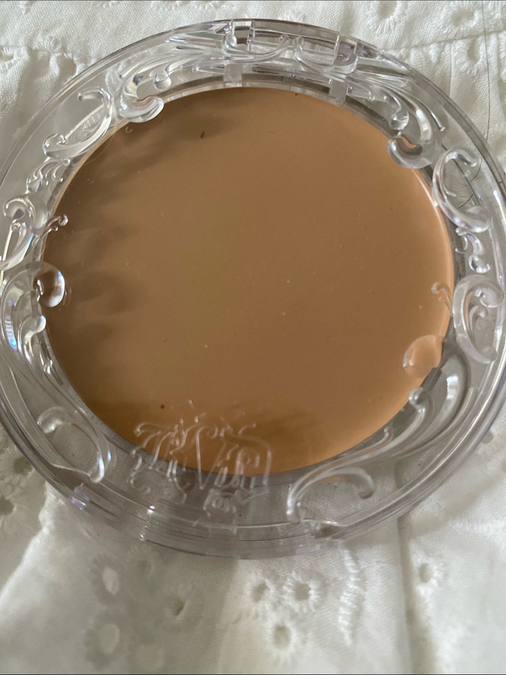 The KVD Beauty Good Apple Skin-perfecting Foundation Balm Light 021